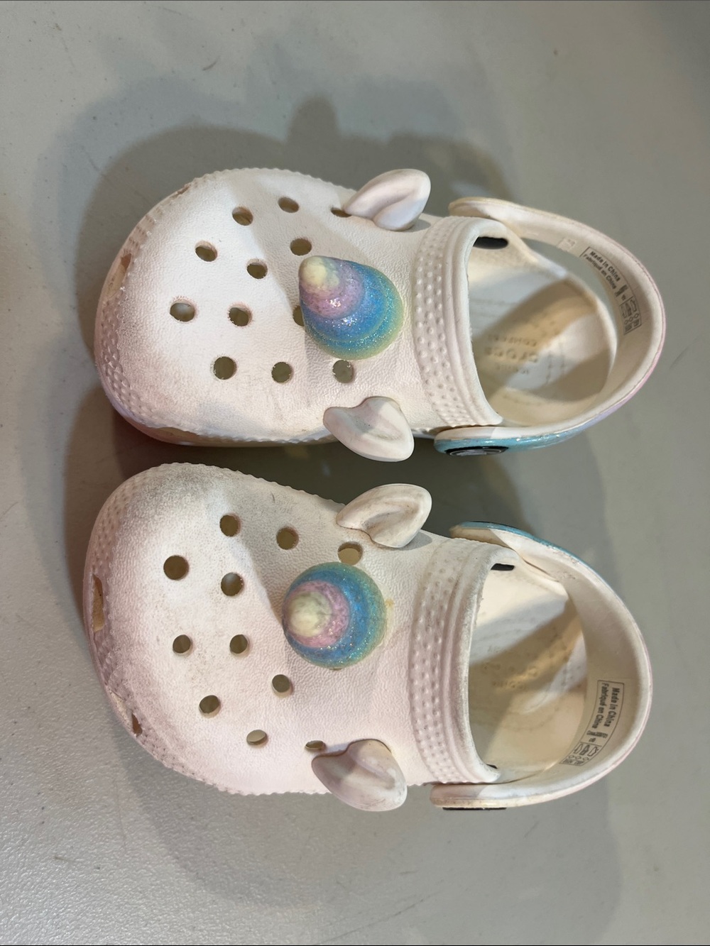 White Kids Unicorn Clog Sandals with Pastel Horn Accent